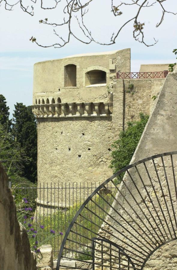 Corsomessina64 Panzió Crotone Kültér fotó
